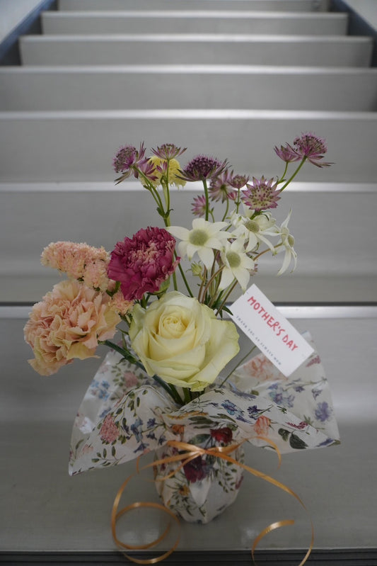 お花と花瓶のセットMother's Day 2025